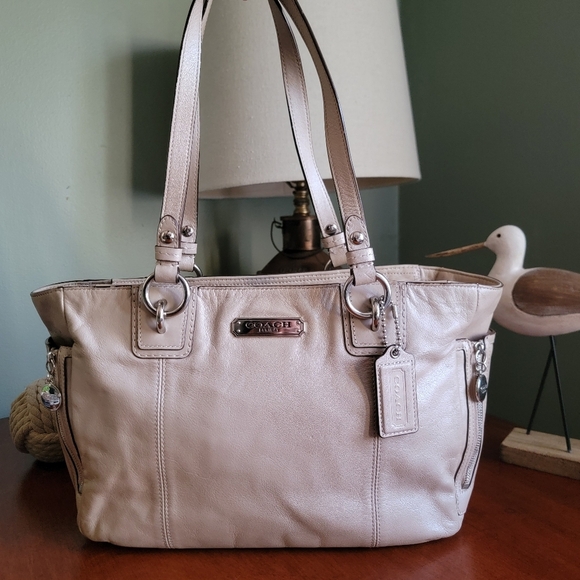Coach Gallery East-West Zip Tan Leather Tote #F19252